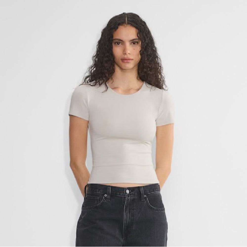 Babaton Original Contour Crew T-shirt - Matte Pearl